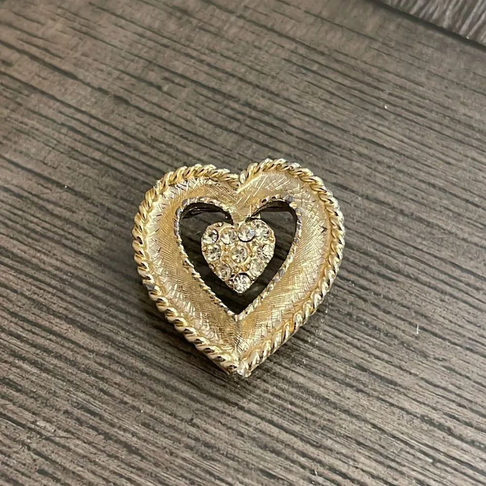 Vintage Light Gold-tone Texture Heart Pin with Rhinestone Accents